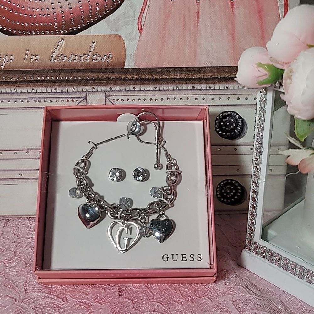 GUESS   Bracelet  with logos chains and Stones NEW    1863